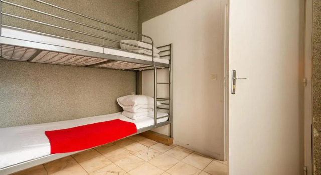 Кровать в общем номере (женский номер) Cameleon Paris Guesthouse