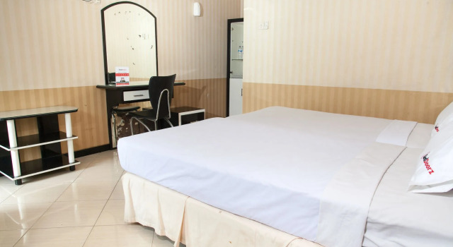 Hotel O Sidoarjo Near Juanda International Airport, Book Hotel Hotels in Sedati with Parking, Parking