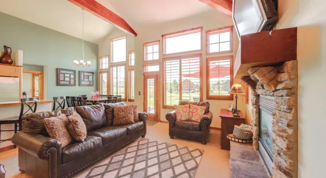 Grand Elk Golf Club On-site: Mtn-view Home w/ Deck, Забронировать Отель Отели Грэнби 3 звезды, рядом с Гольф-клуб Grand Elk, 3*