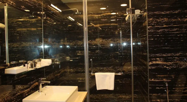 Люкс Brilliant Hotel & Convention Center