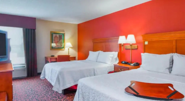 Четырёхместный номер Deluxe Hampton Inn Marion