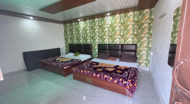Четырёхместный номер Deluxe Goroomgo Ayodhya Dham Guest House Ayodhya