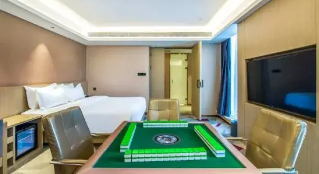 Люкс Luxury Lavande Hotel (Kunming Changshui International Airport Terminal Platinum Port Modern Plaza)
