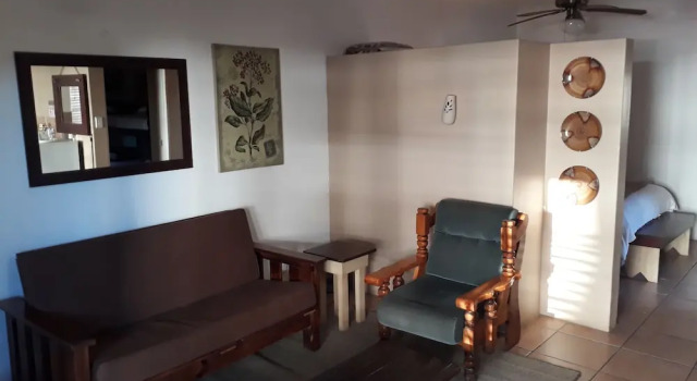 Коттедж Tourist Lodge Gansbaai