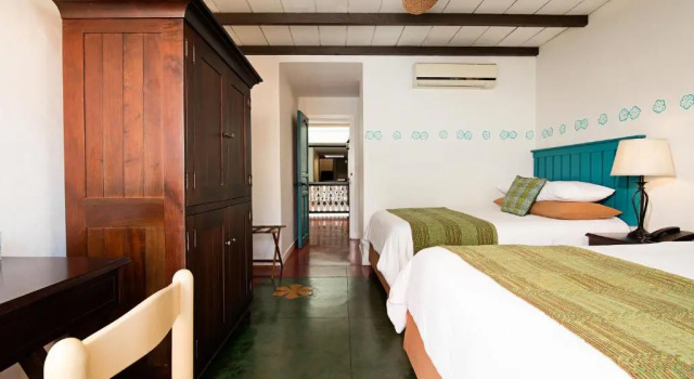 Четырёхместный полулюкс Hotel Isla de Flores