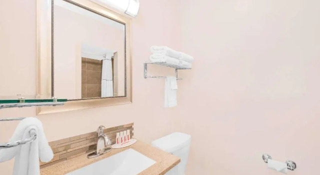 Люкс с 2 комнатами Americas Best Value Inn by Sonesta