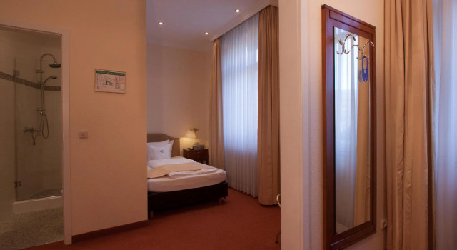 Standart tek kişilik oda Hotel Savoy Hannover