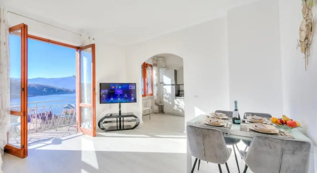 Sunny Apartment Lake View Laveno