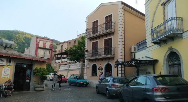 Apartment With one Bedroom in Montagnareale, With Wonderful Mountain V, Buchen Sie Ferienwohnung Montagnareale Sizilien