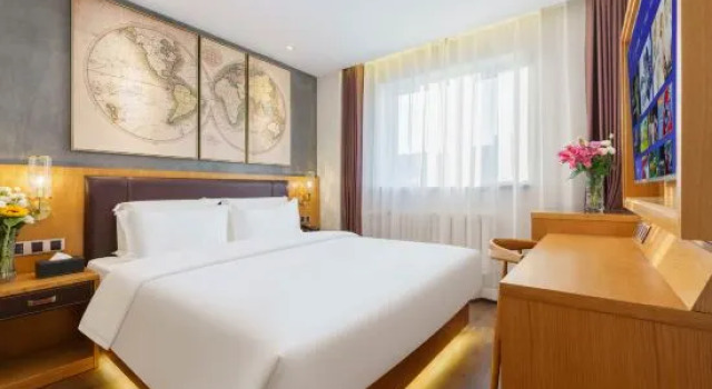 Люкс Luxury Elong Wanguo Hotel (Dalian Jinma Road Light Rail Station Store)