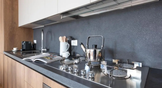 Top Floor Apt with Rooftop Terrace near St. Peter, Забронировать Отель Отели Тор-ди-Квинто с парковкой, Парковка