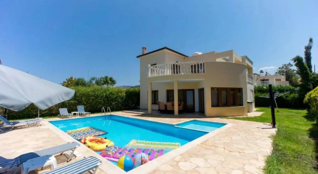 Villa Villa Tsikkos Tria