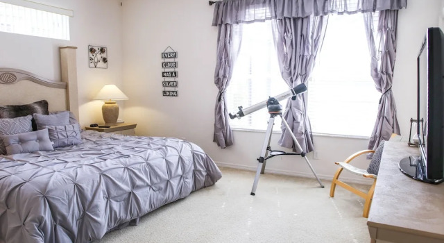 Large 3 Bedroom Home 15 Minutes From Walt Disney World, Book Feriehus Hoteller i Four Corners med pool, Swimmingpool