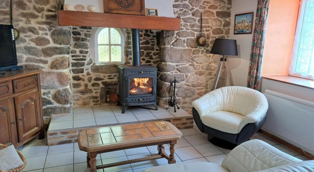 Stone House in Brittany Near Sandy Beaches, Rezervasyon Otel Landeda otoparklı oteller, Otopark