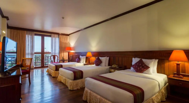 Трёхместный номер Deluxe с балконом Angkor Paradise Hotel