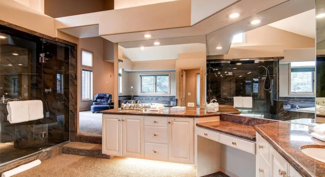 Thistle Home - 6BR Home + Private Hot Tub #3165 - LLH 61721