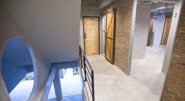 UdonBackpackers Beds and cafe, Забронировать Отель Отели Удонтхани с парковкой, рядом с Университет Раджабхат Удон Тхани, Парковка