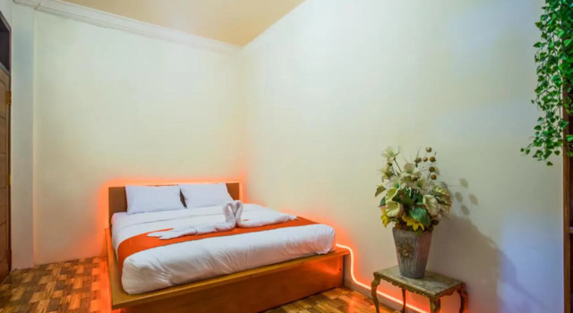 RedDoorz near Universitas Samratulangi Manado, Book Hotel Hotels in Sulawesi with Parking, Parking