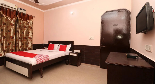 Punjab Hotel By OYO Rooms