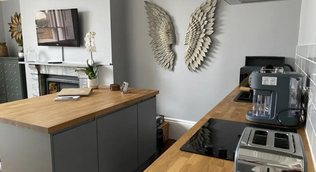 Beautiful 1-bed Apartment in Cheltenham, Varaa Huoneisto Asunnot kohteessa Merseyside, Huoneisto