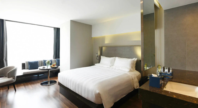 Студия Superior Novotel Suites Hanoi