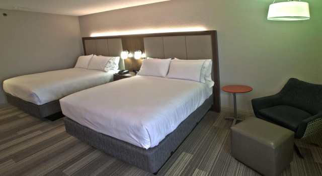 Четырёхместный номер Standard Holiday Inn Express & Suites Evansville North by IHG