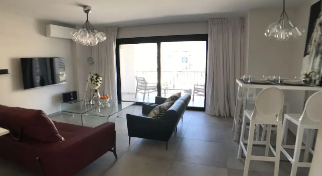 Contemporary 1 Bedroom Apt Puerto Banus, Забронировать Отель Отели Марбелья 3 звезды, рядом с Playas del Duque, 3*
