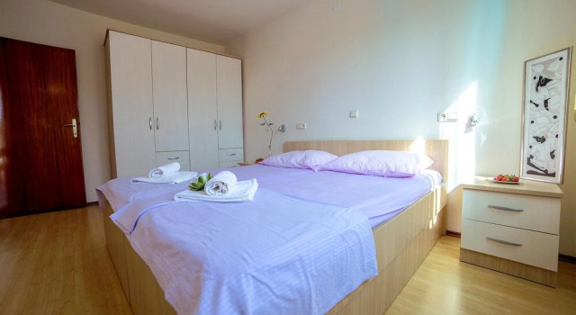 Nice Apartment in Podstrana With 2 Bedrooms and Wifi, Varaa Huoneisto Hotellit Strožanac pysäköinnillä, Pysäköinti