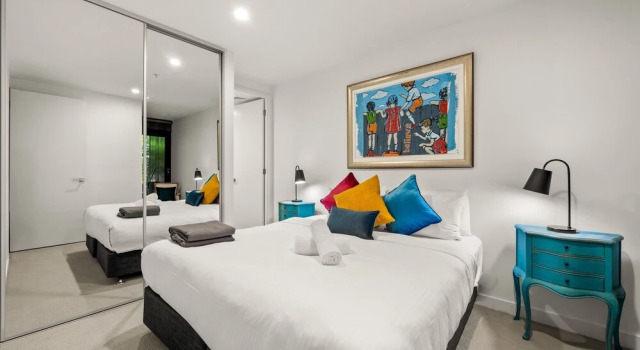 StayCentral - Hawthorn East - Study, 2 Car spaces, Book Apartment Melbourne 