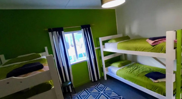 Кровать в общем номере Ducks & Drakes Boutique Motel & Backpackers