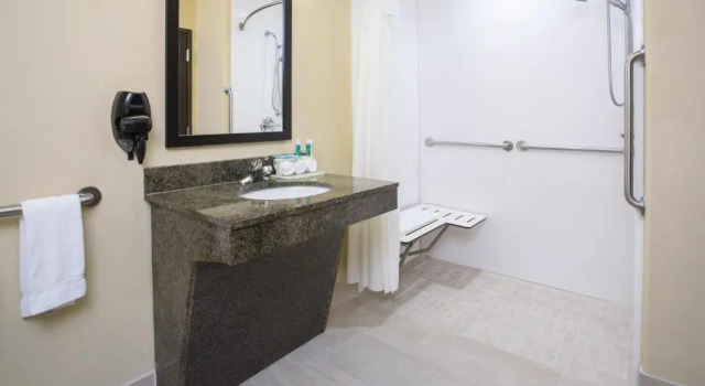 Люкс Holiday Inn Express and Suites Hotel - Pauls Valley by IHG