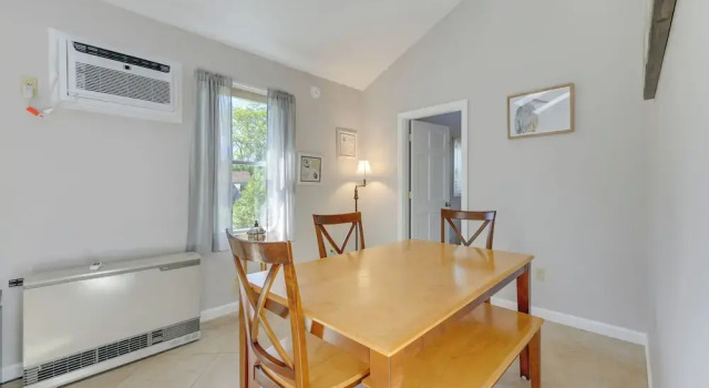 Close to Beach & P-town! Cottage w/ Bay Views, Забронировать Дом для отпуска Труро Полуостров Кейп-Код