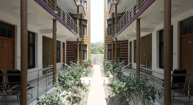 OYO 14631 Madhuban Resort, Rezerwuj Ośrodek wypoczynkowy Hotele w Uttarakhand z basenem, Basen