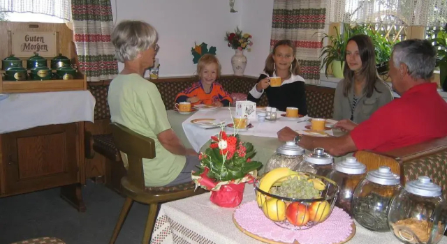 Privatpension Kaiserer, Rezerwuj Hotel Hotele w Salzburg z parkingiem, Parking