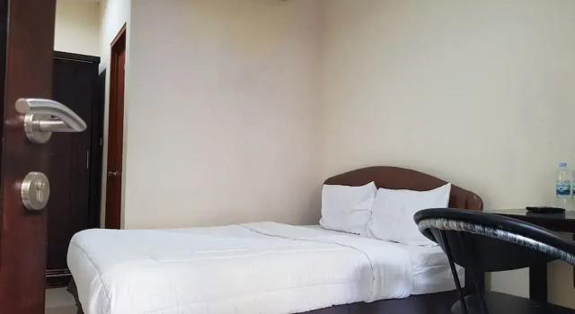 Oyo 2494 Leguti Mansion, Prenota Hotel South Tangerang Banten