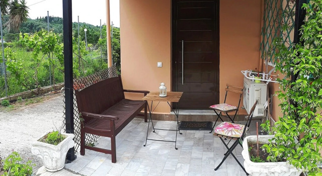 Студия Antzela Apartments
