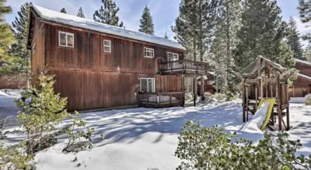 Kingswood Estate Cabin Retreat, Забронировать Отель Отели Кингс-Бич с парковкой, рядом с Парк Kings Beach, Парковка