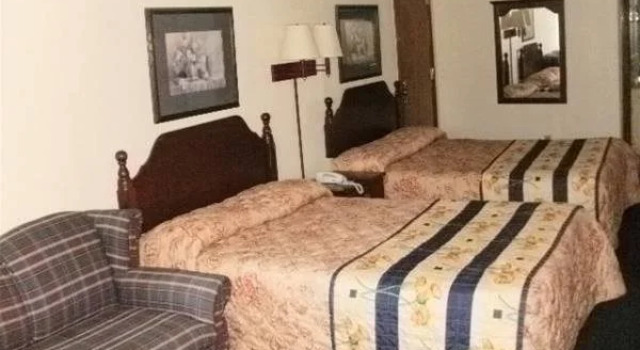 Holiday Motel - Whiteville, Забронировать Мотель Уайтвилл Северная Каролина