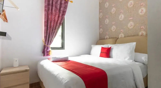 Standard Double room RedDoorz Plus near Trans Studio Cibubur 2