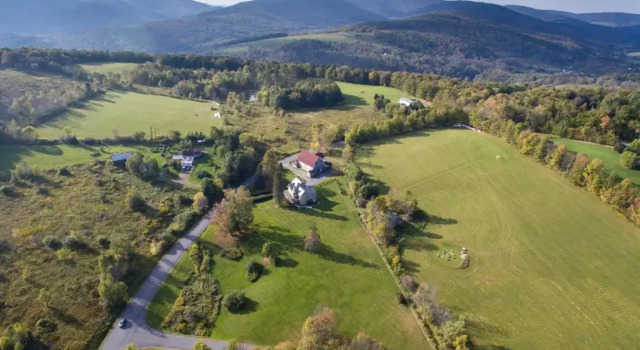 Люкс Margaretville Mtn Inn B&B and Village Suites