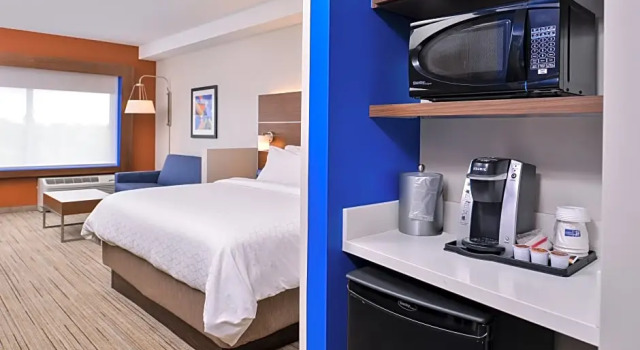 Двухместный люкс c 1 комнатой Holiday Inn Express & Suites Farmville by IHG