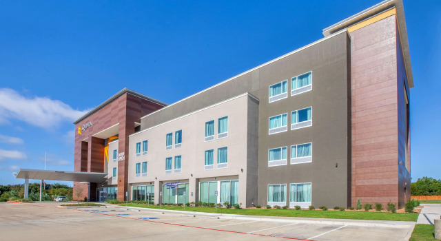 La Quinta Inn & Suites by Wyndham Dallas Duncanville