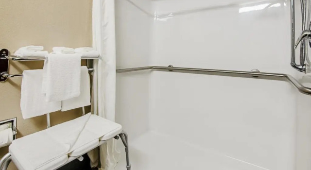 Номер Standard Quality Inn & Suites Bristol North