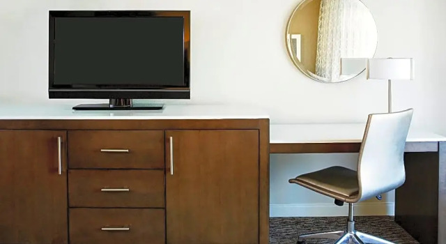 Номер с видом на залив Hyatt Regency Newport Beach