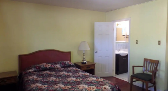 Lakeridge Motel, Reserva ahora Motel Hoteles en Whitby con aparcamiento, Aparcamiento