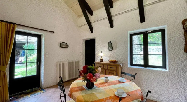 Maison isolée, au cœur des volcans, terrain clos, jeux, confort, cheminée, proche forêts et villages. - FR-1-582-285, Забронировать Отель Керьер Haute Loire