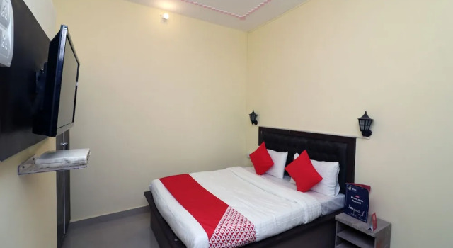Двухместный номер Deluxe OYO 17171 Sandhya Guest House