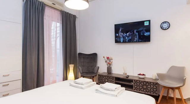 Vironas Chic Sleek Modern Studio