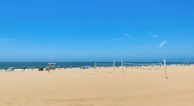 Sunny Manhattan Beach Apt w/ Vibrant Ocean Views, Забронировать Отель Отели Los Angeles Beach Cities с парковкой, Парковка