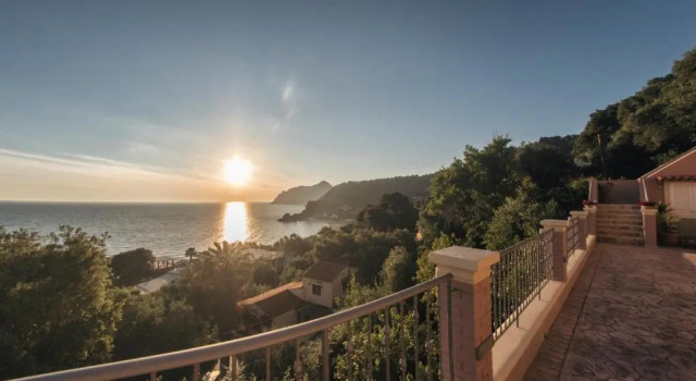 Студия Bella Vista Apartments